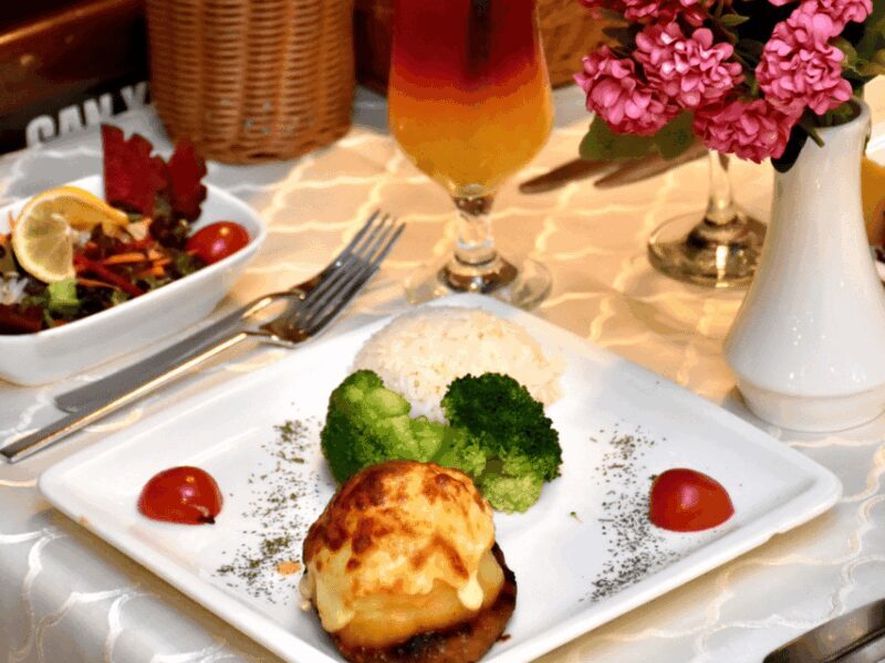 Istanbul: Dinner Cruise with Hotel Pickup & Optional Drinks - Who Would Love This?