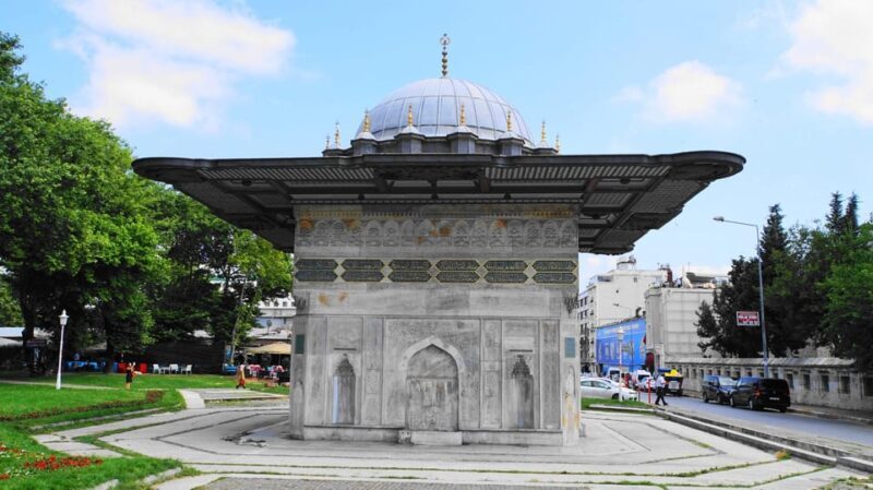 Istanbul: Discover Dolmabahçe Palace and Surroundings - Key Points