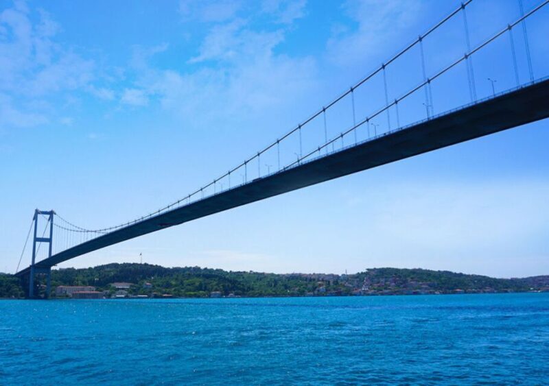 Istanbul: Explore Bosphorous on a Sunset Boat Cruise - The Experience: Pros and Cons