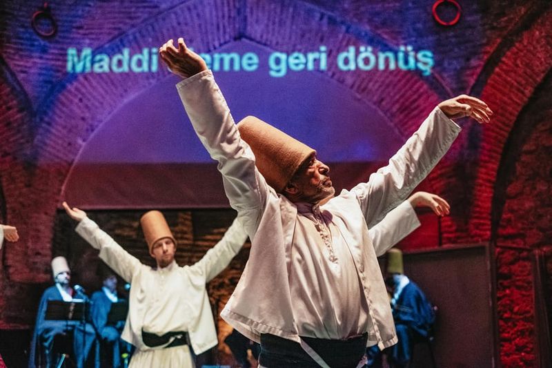 Istanbul: Hodjapasha Whirling Dervishes Show & Exhibition - Etiquette rules: the quiet rules that protect the ceremony