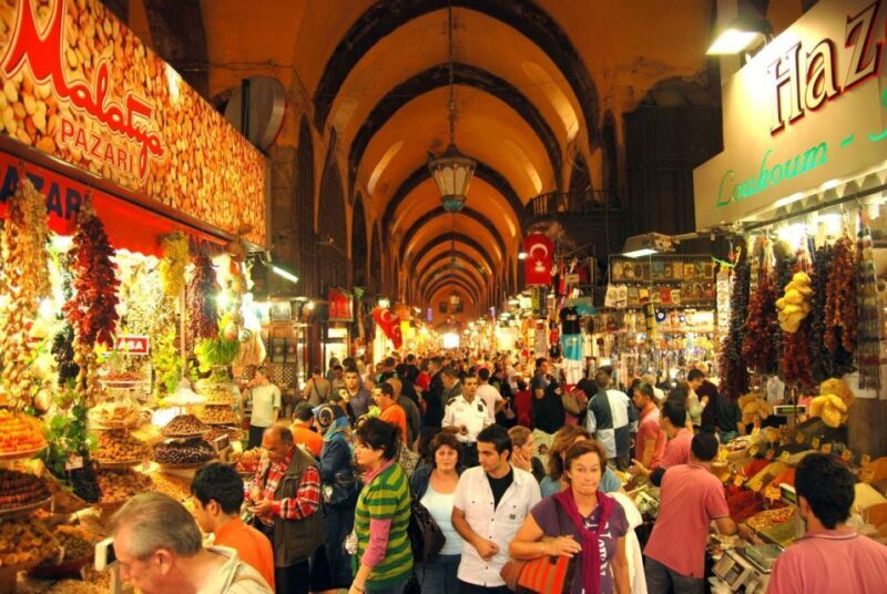 Istanbul: Morning Bosphorus Boat Tour with Spice Bazaar - The Spice Bazaar: A Feast for the Senses