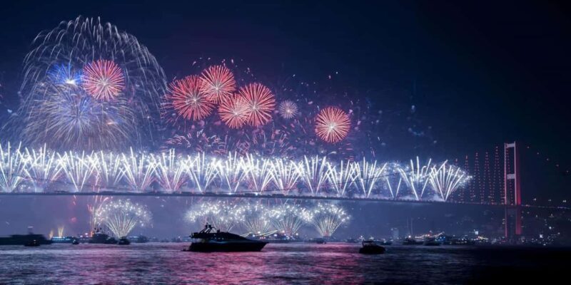 Istanbul: New Year's Eve Bosphorus Cruise with Fireworks - Practical Considerations
