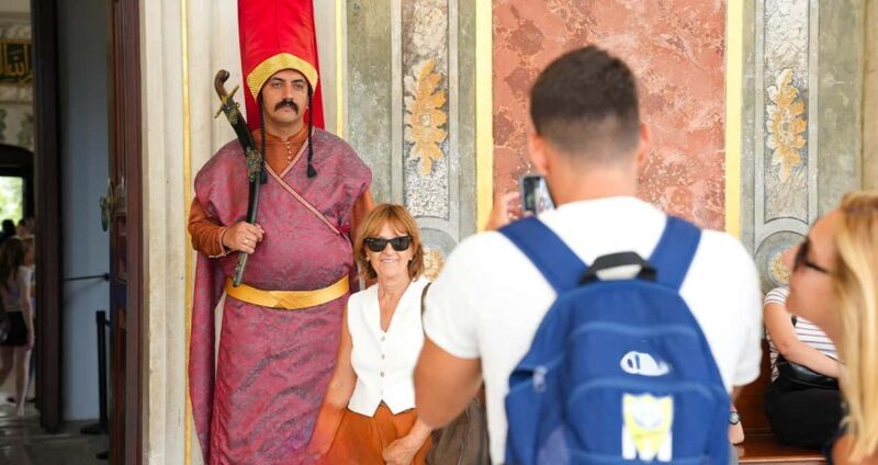 Istanbul: Topkapi Palace & Harem Express Highlight Tour - Itinerary in Detail