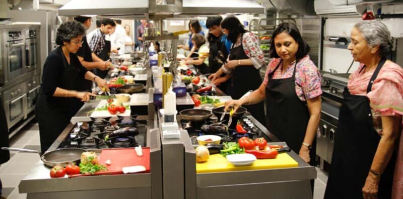 Istanbul: Turkish Cooking Class with Local Chef - The Atmosphere and Group Dynamics