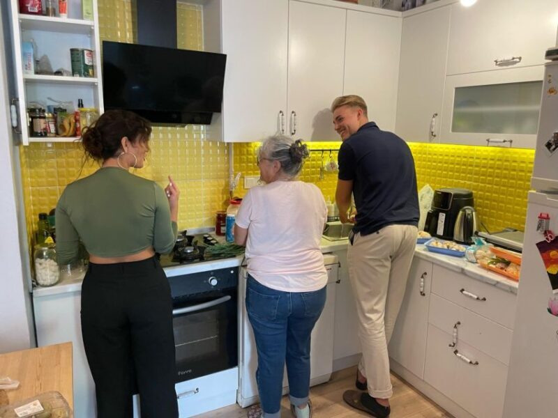 Istanbul: Vegan/Vegetarian Cooking Class with Locals at Home - Key Points