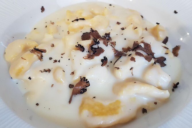 Italian Cocktail + Art of Making Pasta Cooking Class In Unique Milan Location - Authentic, Warm, and Practical: The Guest Experience