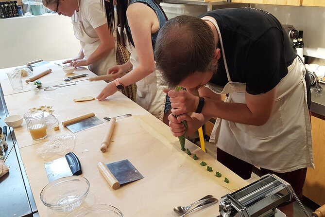 Italian Cocktail + Art of Making Pasta Cooking Class In Unique Milan Location - Who Should Consider This Experience?