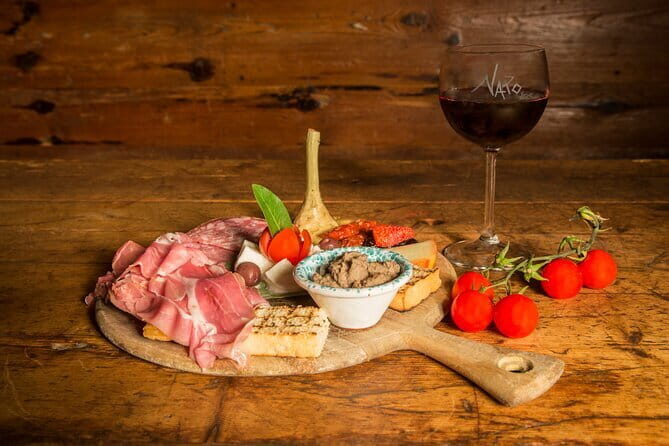 Italian Opera in Santa Monaca Church with Dinner - The Venue and Acoustics