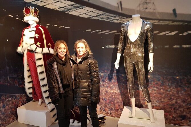 It's Only Rock n Roll, but I like It Taxi Tour - Exploring the Tour in Detail