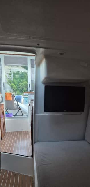 Izola: Private Boat Tour to Strunjan and Piran with Drinks - Onboard Comfort and Drinks