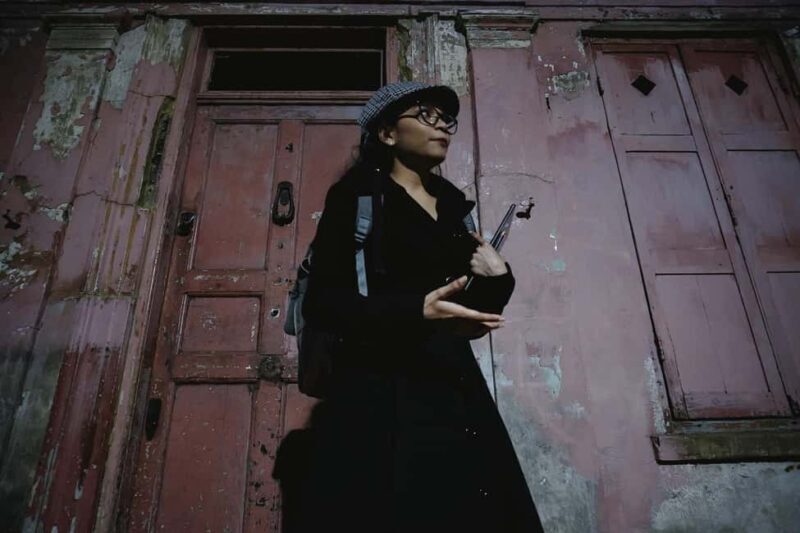 Jack The Ripper: Interactive Night Walking Tour in London - The Guides: Knowledge and Approach