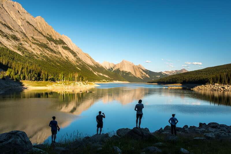 Jasper: Maligne Valley Wildlife & Spirit Island Cruise - The Guided Experience and Its Value