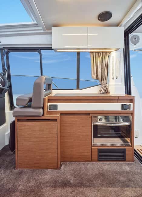 Jeanneau NC33 - Luxury Yacht Charter to Blue Lagoon - Key Points