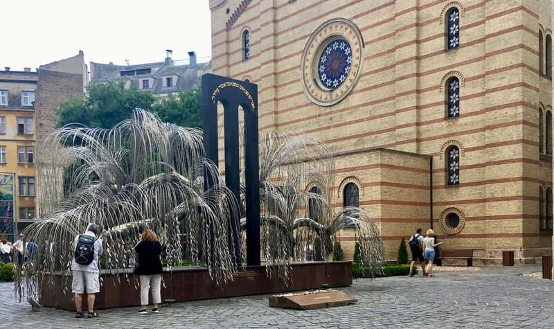 Jewish Heritage Walk: Synagogues, Shoes, Secrets & Flódni - Key Points