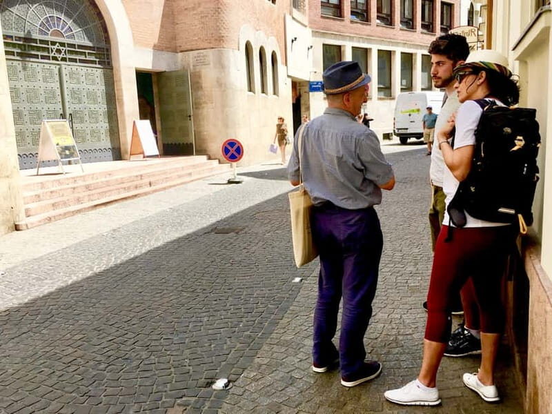 Jewish Heritage Walk: Synagogues, Shoes, Secrets & Flódni - A Close Look at the Jewish Heritage Walk