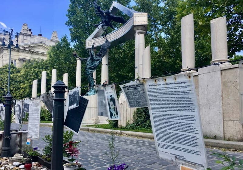 Jewish Heritage Walk: Synagogues, Shoes, Secrets & Flódni - What We Loved About the Experience