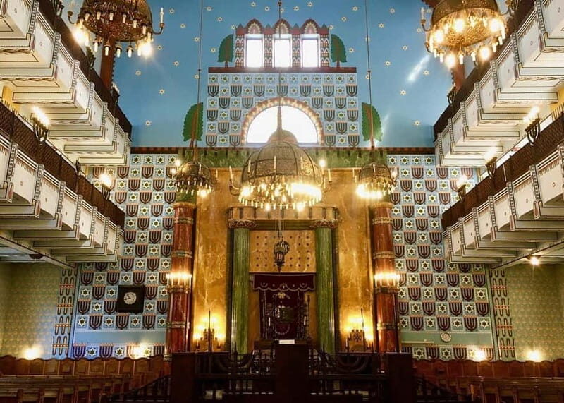Jewish Heritage Walk: Synagogues, Shoes, Secrets & Flódni - Who Should Consider This Tour?