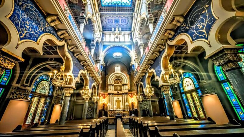 Jewish Prague: Guided Tour with Synagogues & Cemetery Entry - Key Points