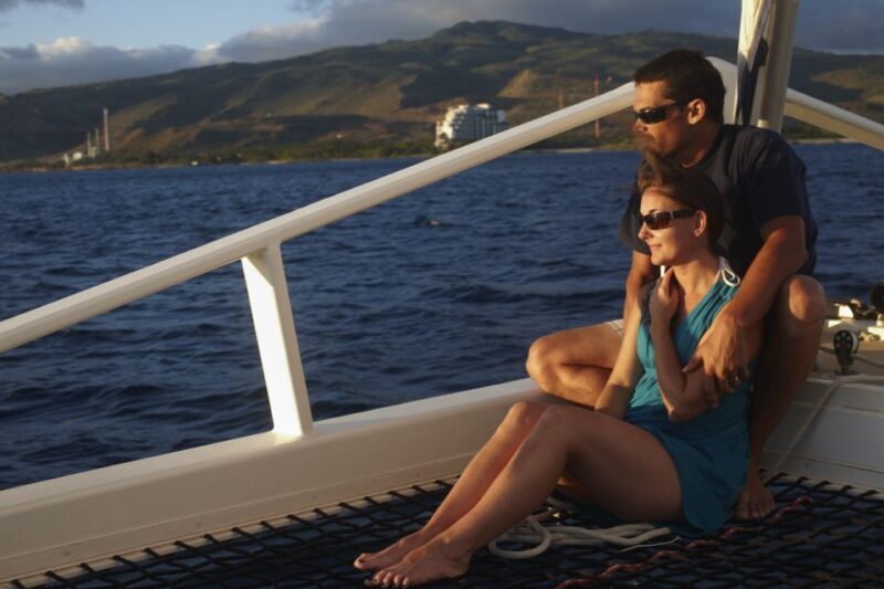 Kailua-Kona: Catamaran Cruise with Huallai Volcano Views - The Atmosphere and Crew