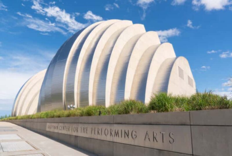 Kansas City Private Walking Tour: Art, Plazas & Museums - The Practical Side: Pricing, Accessibility, and Customization