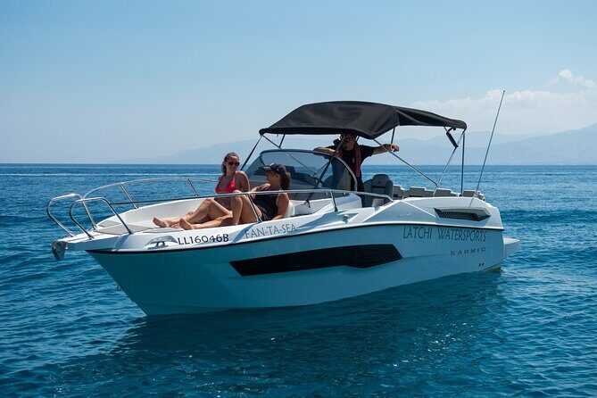 Karnic SL702-Self Drive boat with WC,Cabin, BT music and shower - Key Points