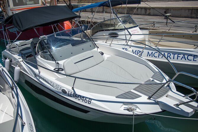 Karnic SL702-Self Drive boat with WC,Cabin, BT music and shower - Why This Speedboat Tour Stands Out