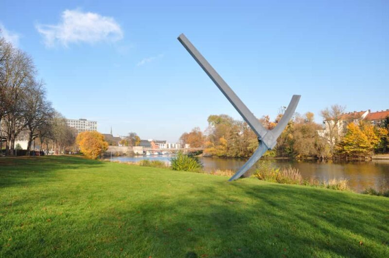 Kassel - Documenta: From a supporting program to a world exhibition - The Art and Its Context