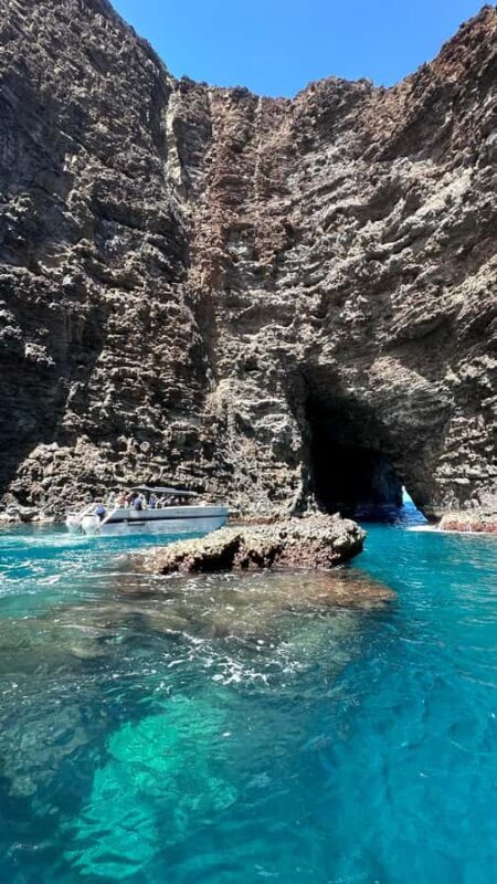 Kauai: Na Pali Coast Deluxe Power Catamaran Tour - FAQ