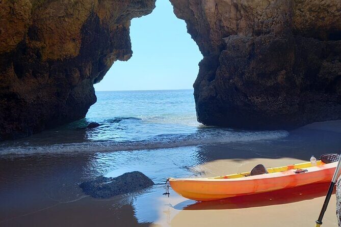 Kayak Adventure through the Ponta da Piedade Caves in Lagos - An In-Depth Look at the Tour Experience