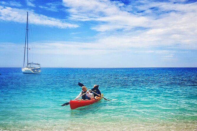 Kayak day in the coastline - The Experience: Pros and Cons