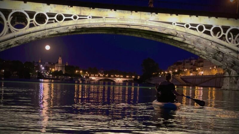 Kayak full moon: Historical part, Triana & La Cartuja - The Experience Itself