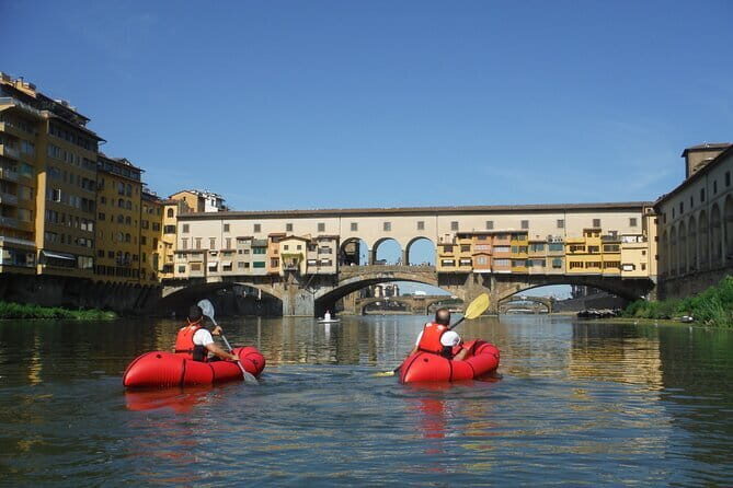 Kayak on the Arno river in Florence under the arches of the Old Bridge - Key Points
