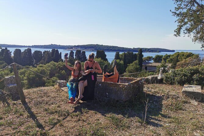 Kayaking to Island Saint Jerolim with snorkeling activitie - FAQ