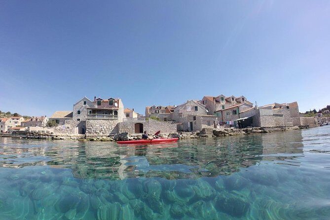 Kayaking to the island Prvi - Key Points