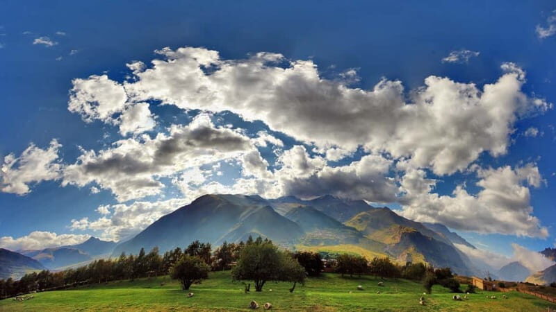 Kazbeg Mountains Day Trip with Gourmet Lunch at Rooms! - Key Points