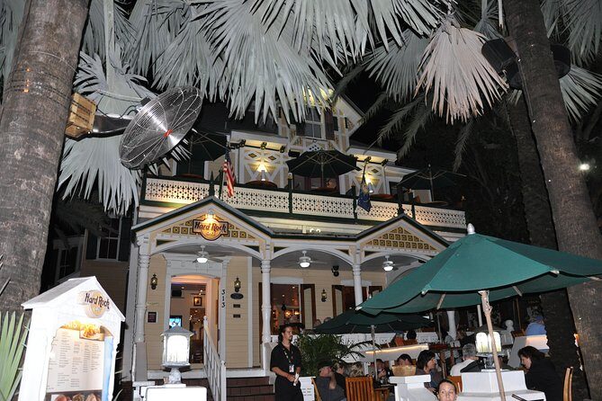 Key West Haunted Pub Crawl and Ghost Tour with Free T-Shirt - The Atmosphere and Group Size