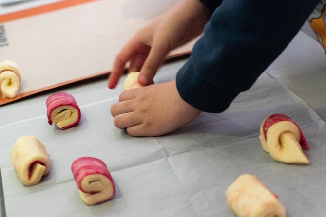 Kids in the Kitchen - CrOisSaNtS near Eiffel Tower - Key Points