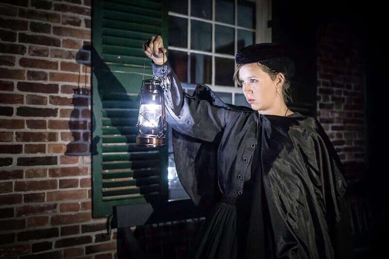 Kingston: Haunted Night Walking Tour - The Crowd and Group Size