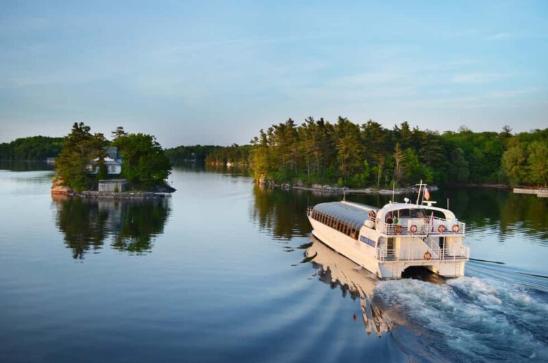 Kingston: Lunch Cruise of Thousand Islands - The Experience Inside & Outside