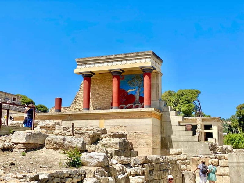 Knossos: Private Tour with a Licensed Guide & Entry Ticket - Key Points