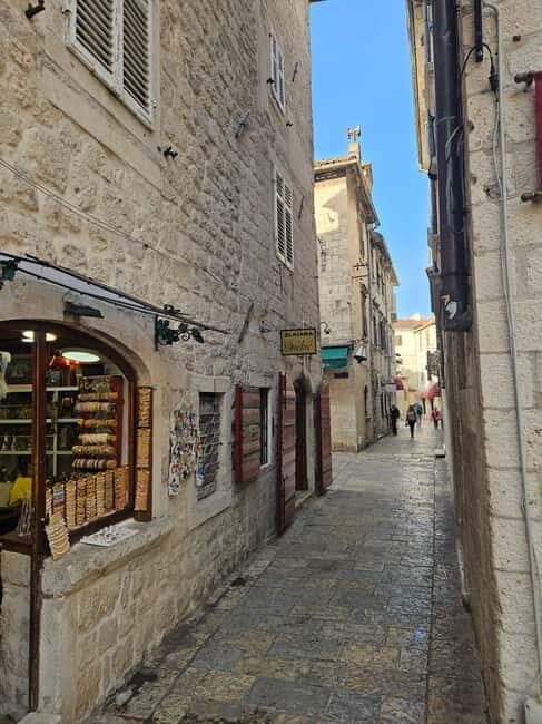 Kotor Old Town Walking Tour - Wrapping Up at the Square of Arms