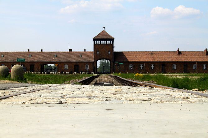 Kraków & Auschwitz-Birkenau Concentration Camp Full-Day Trip from Warsaw - The Details: What to Expect
