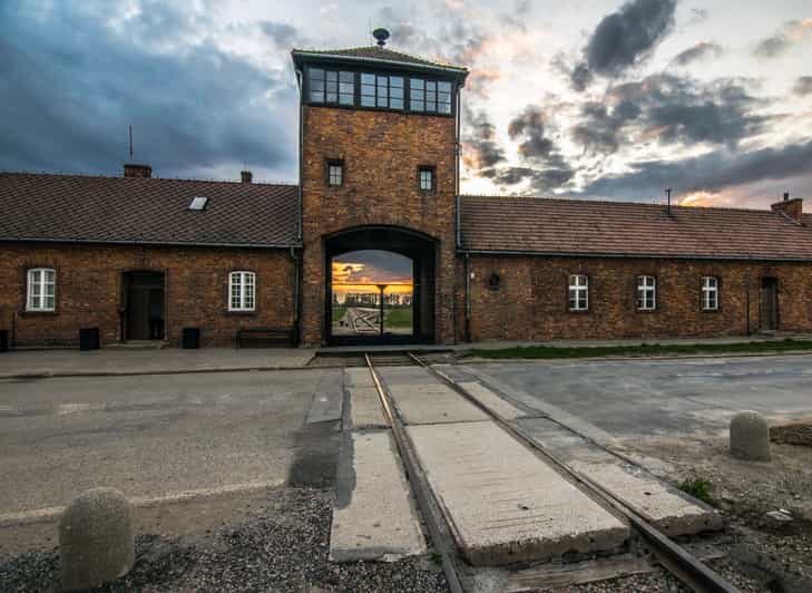 Krakow: Auschwitz-Birkenau Guided Tour with Pickup & Lunch - The Food & Extras