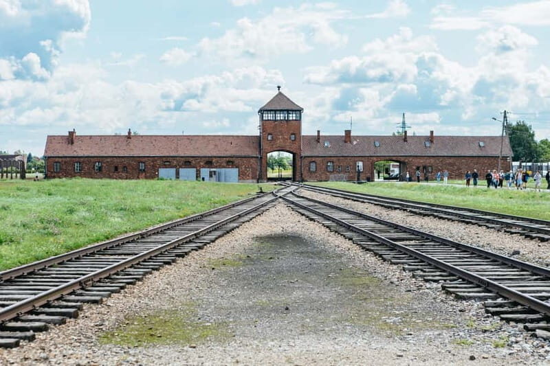 Krakow: Auschwitz-Birkenau Guided Tour with Pickup - The Itinerary in Detail