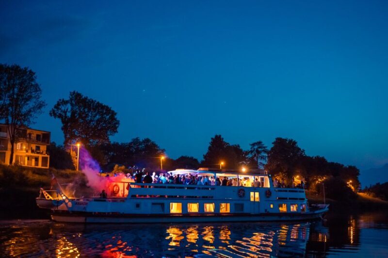 Krakow: Boat Party with Unlimited Drinks - FAQ