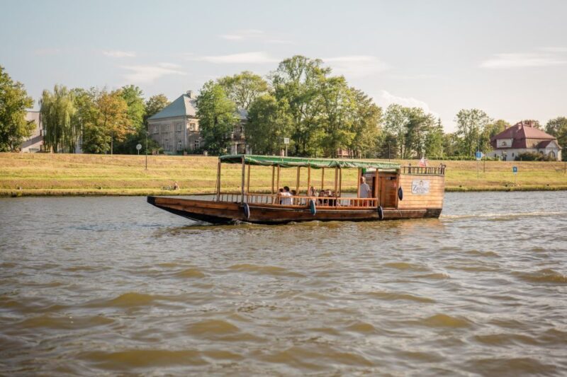 Krakow: Early Bird Vistula River Sightseeing Cruise - Is it family-friendly?