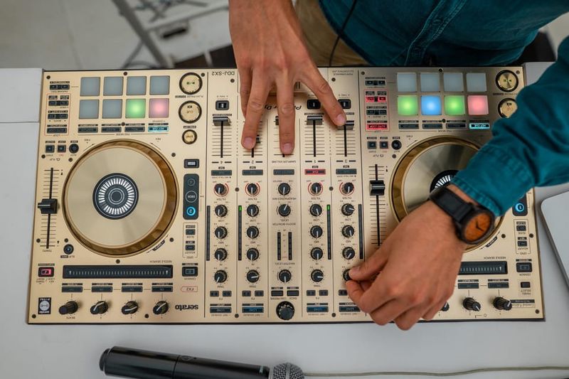 Kraków: Evening or Night River Cruise - Church on the Rock: Passing a Storied Landmark