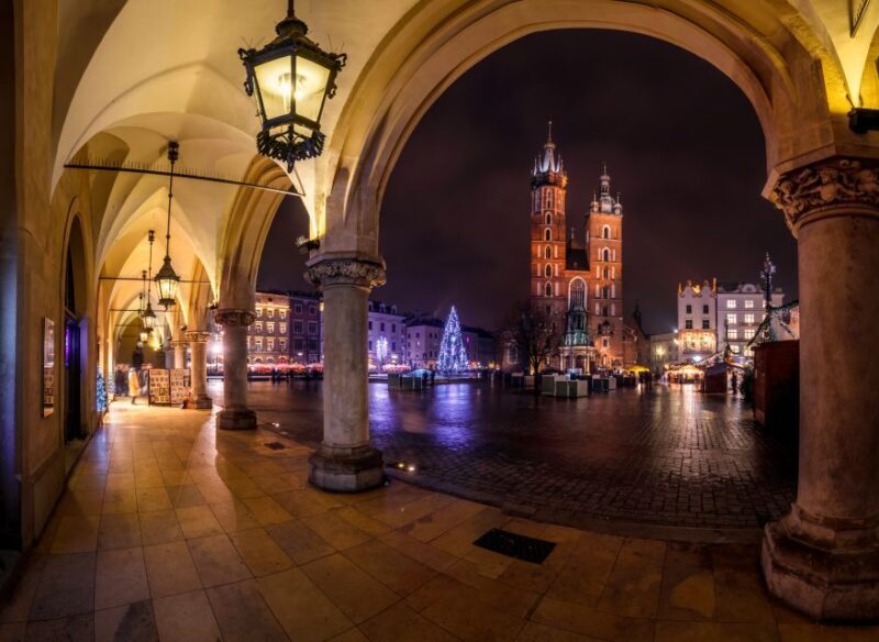 Krakow: Evening Walking Tour with Spooky Stories - Key Points
