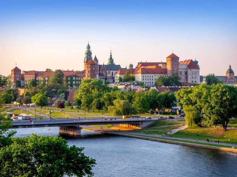 Krakow: Guided Wawel Tour, Lunch, and Vistula River Cruise - Key Points