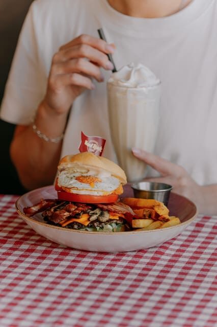 Krakow: Hard Rock Cafe Breakfast - Key Points